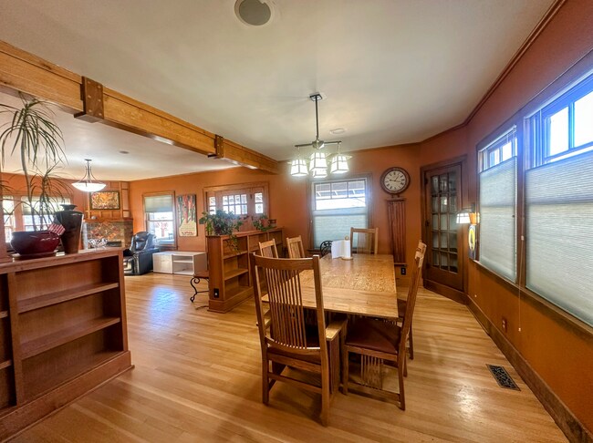 Primary Photo - FURNISHED Short Term approved-Gorgeous 4 b...