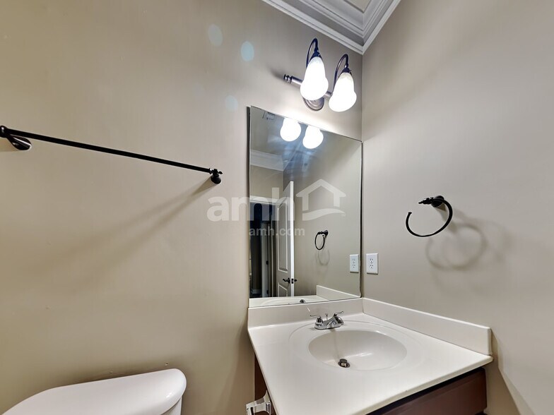 Building Photo - 531 Crestmont Ln