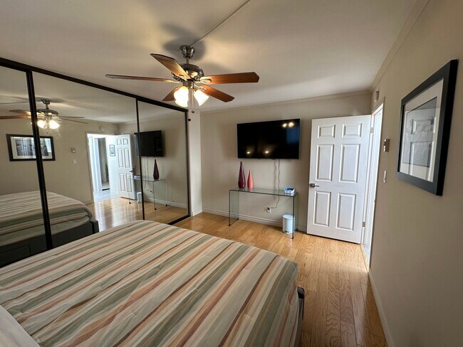 Building Photo - 3707 E Livingston Dr