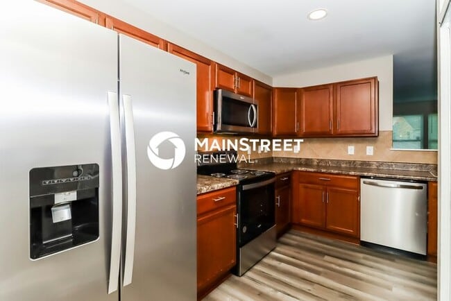 Building Photo - 3 Bedroom Pet-Friendly Home in Charlotte, NC with Main Street Renewal