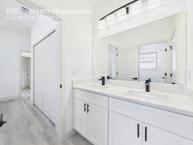 Building Photo - 16985 SW 40th Cir