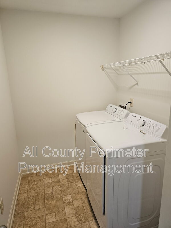 Building Photo - 6390 Elmshorn Way