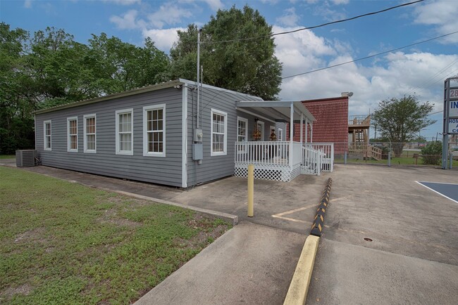 Building Photo - 715 Grand Ave