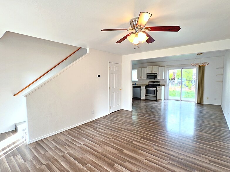 Building Photo - 6731 SE Fern Ave