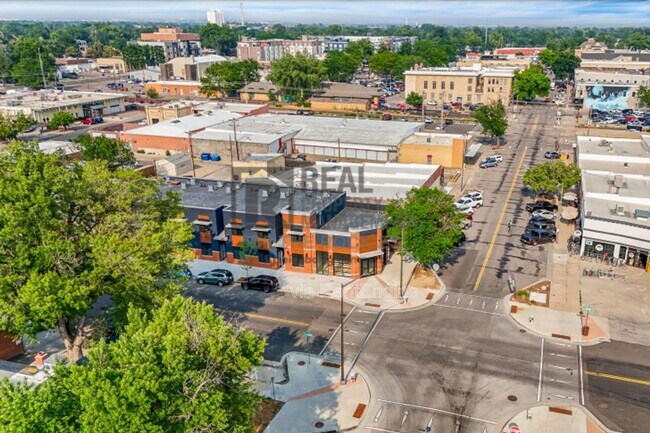 Building Photo - 400 N Garfield Ave