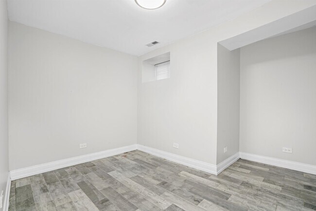 Building Photo - 4819 S Vincennes Ave