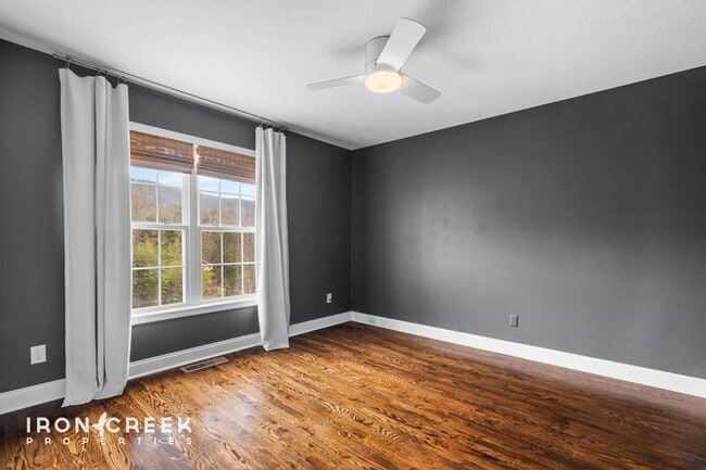 Building Photo - 8 Rose Briar Cir