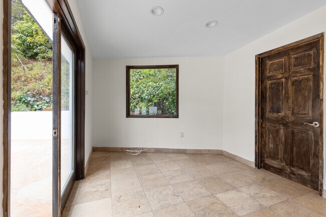 Building Photo - 9572 Stuart Ln