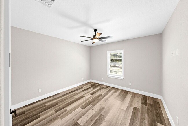 Building Photo - Where Southern Charm Meets Everyday Comfort