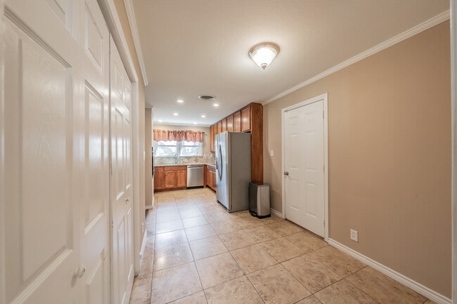 Building Photo - 6817 Fortune Rd