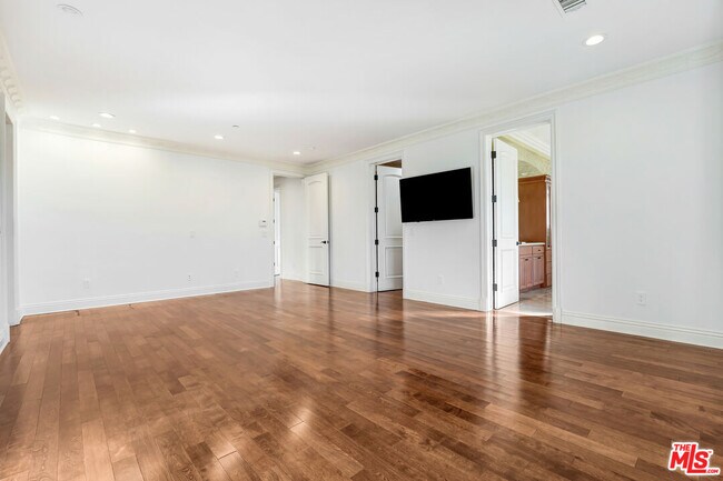 Building Photo - 219 S Willaman Dr