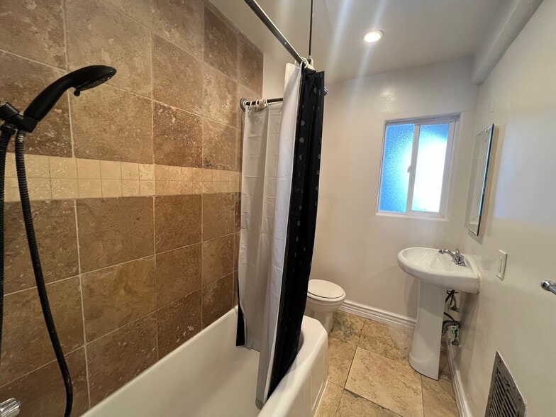 Building Photo - 5255 1/2 Denny Ave