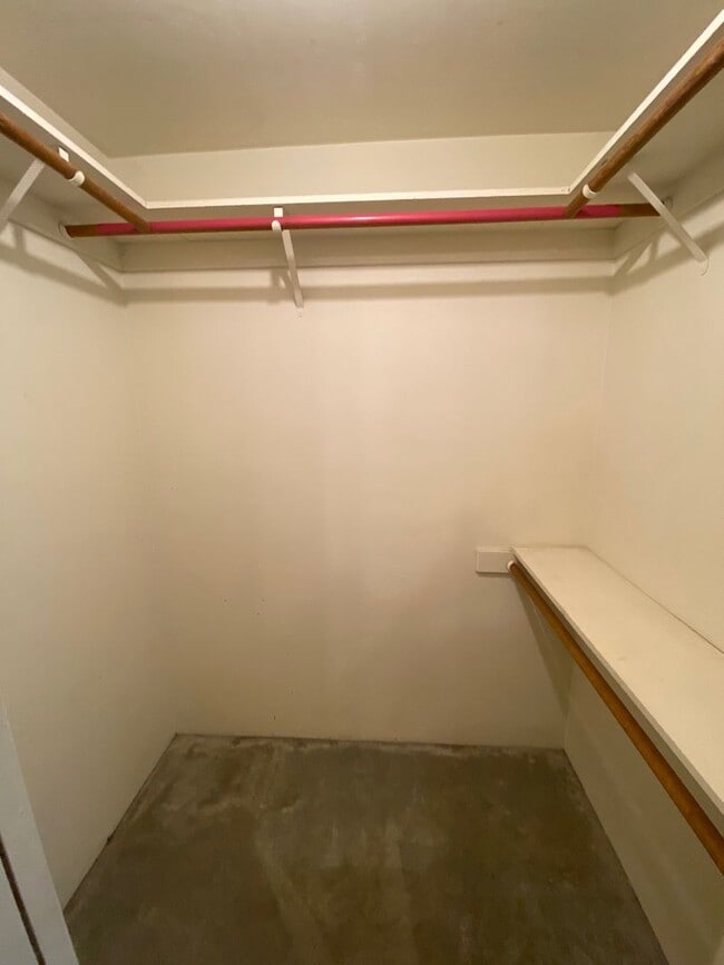 Building Photo - 2 Bedroom Condo in Gated Community!