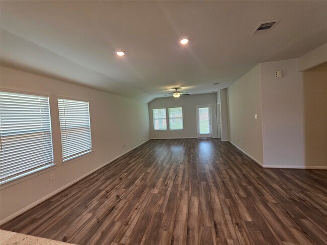 Building Photo - 2011 Cherryvale Dr