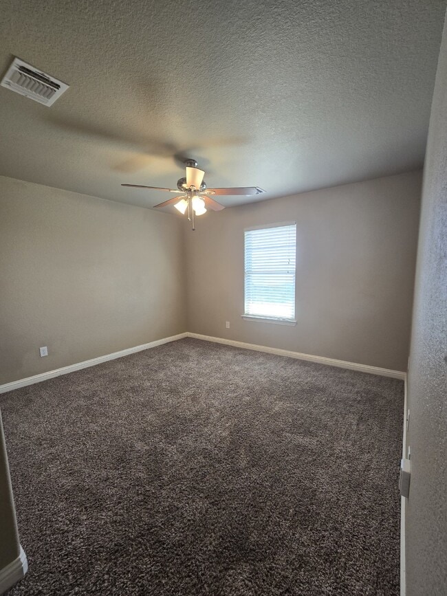 Building Photo - Spacious 3 Bedroom, 2 Bath Duplex for Rent...
