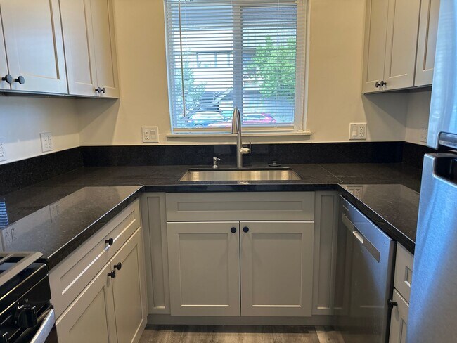 Building Photo - Completely remodeled 2 bedroom gem with 1 car garage Near the VA Hospital