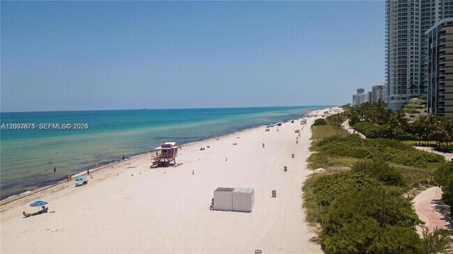 Building Photo - 6515 Collins Ave