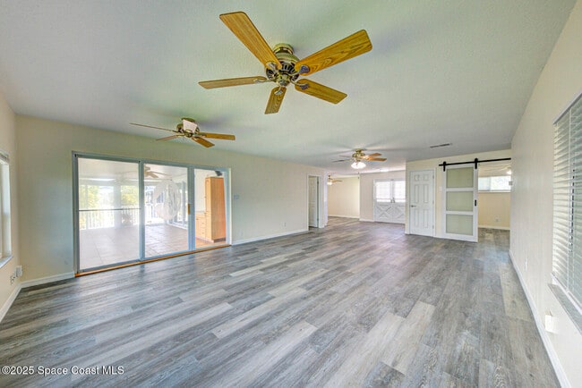 Building Photo - 1065 Molaki Dr