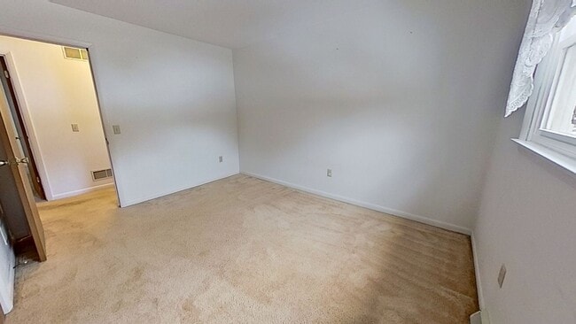 Building Photo - Spacious Raised Rancher with Two-Car Garage - MOVE IN SPECIAL