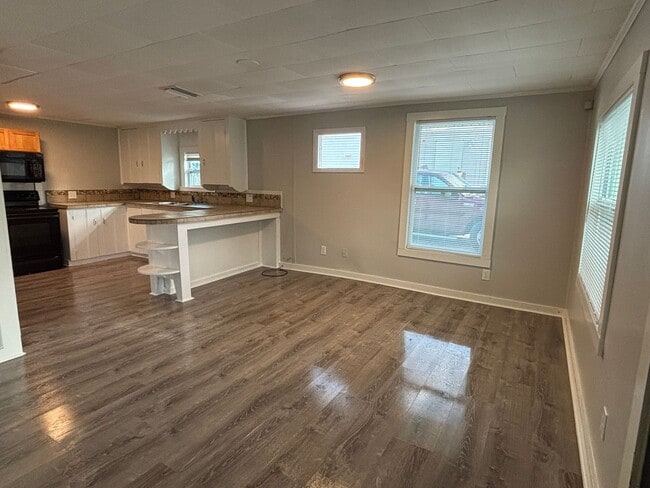 Building Photo - 2 bed 1 bath