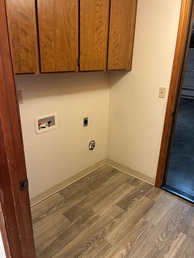 Building Photo - Winter Special!!!!!!! $1,250 off the first month's rent with a 12-month lease!!!!