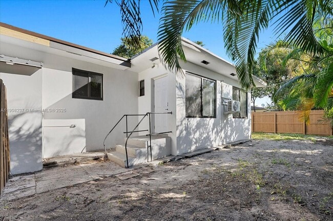 Building Photo - 1240 NE 138th St