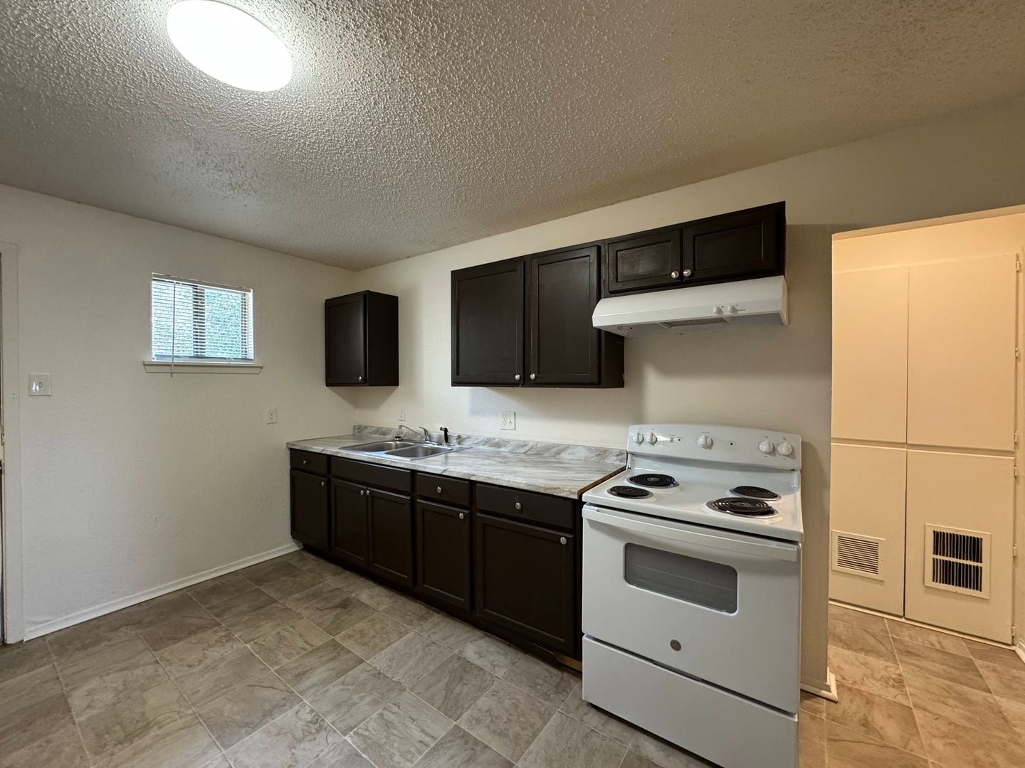 Building Photo - 715 N 20th St