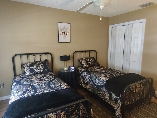 Building Photo - Furnish Single Family Home in The Villages