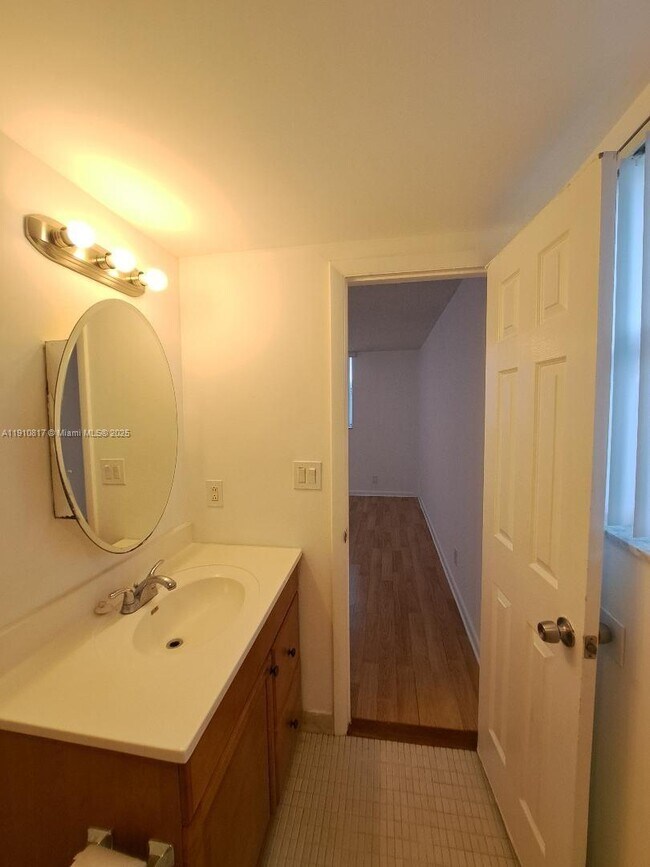 Building Photo - 500 Executive Center Dr