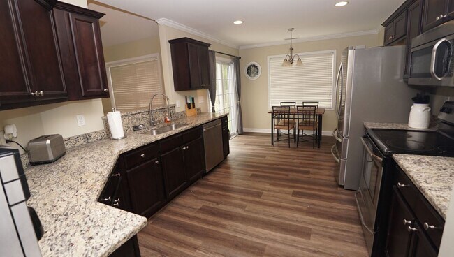 Building Photo - 412 Ridgeway Dr