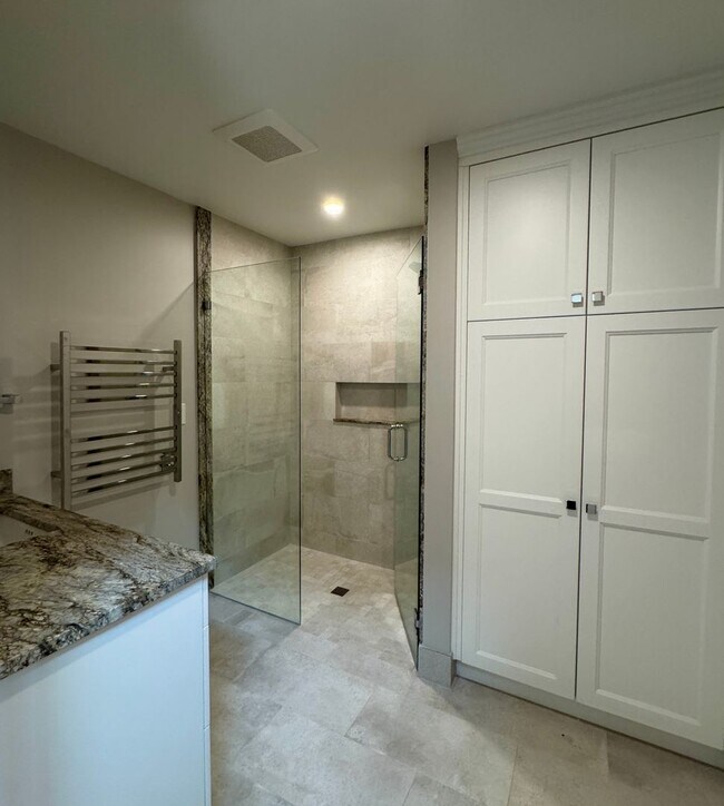 Building Photo - Stunning completely remodeled waterfront P...