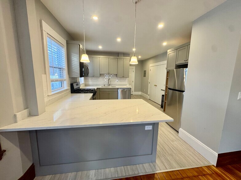 Building Photo - 69 Turner St