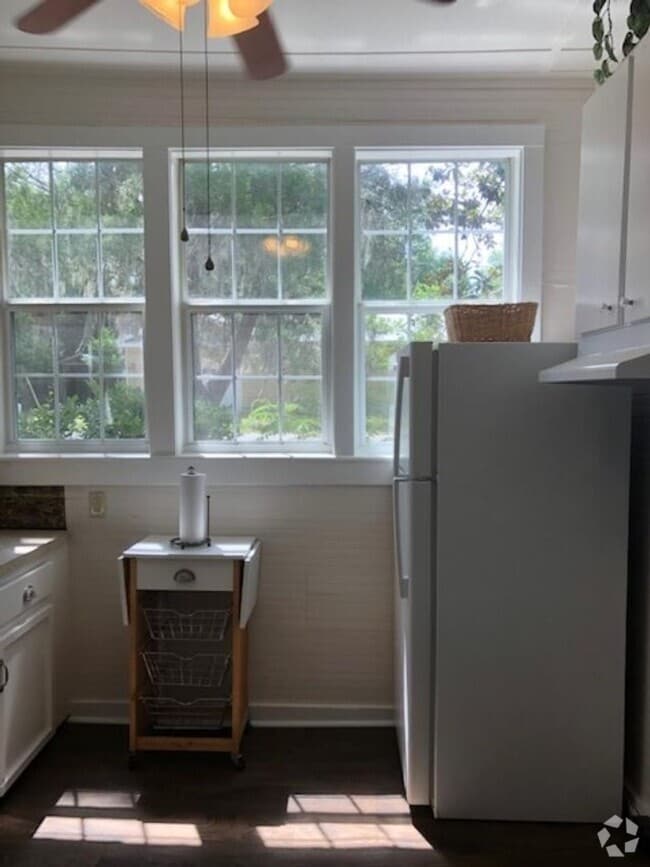 Building Photo - Renovated 2/1 1800s Home in Historic Downt...