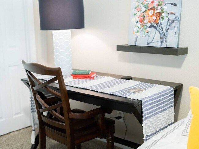 Building Photo - 6 Dogwood Dr