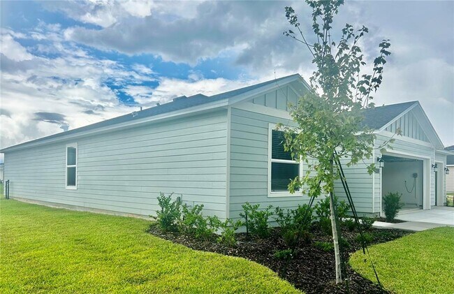 Building Photo - 8432 SW 41st Cir