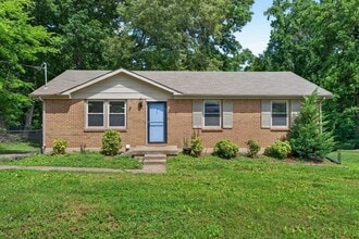 Building Photo - 3 Bedroom Dog Friendly Home For Rent Near Heritage Park!