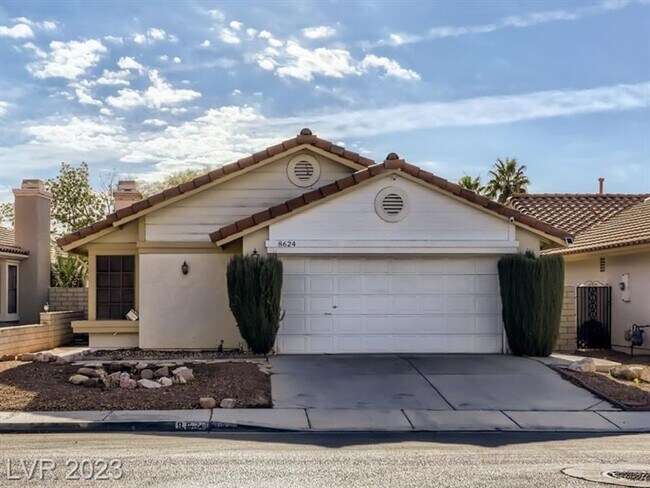 Primary Photo - Gorgeous, spacious 1 story fully furnished...