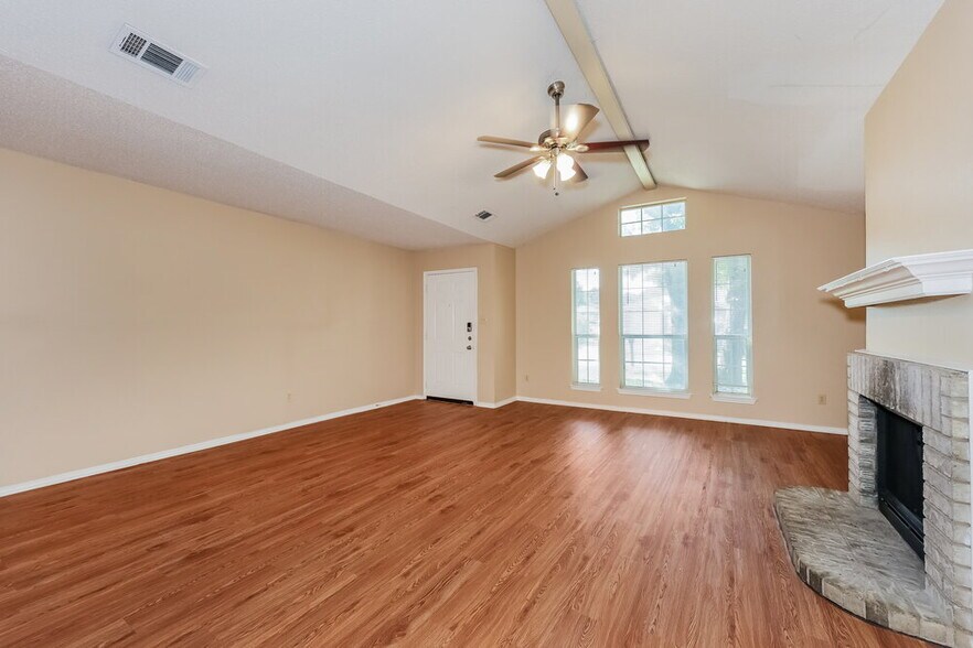 Building Photo - 1125 Hidden Creek Dr
