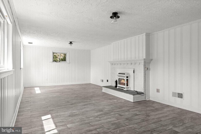 Building Photo - 5900 Osceola Rd