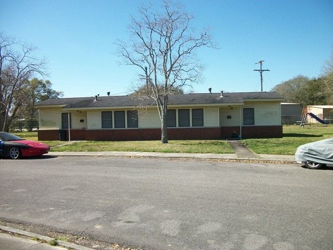 Building Photo - Cardinal Park Apartments