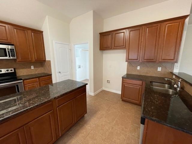 Building Photo - 1601 White Willow Ln