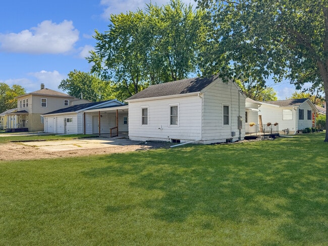 Building Photo - 1028 Pine St