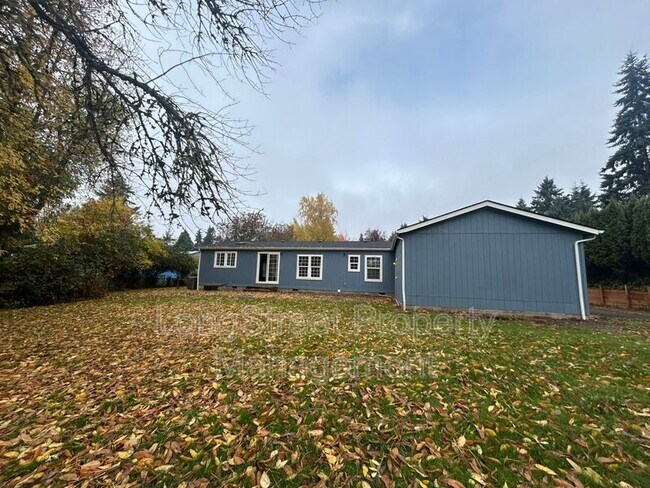 Building Photo - 2520 NW Robinhood St