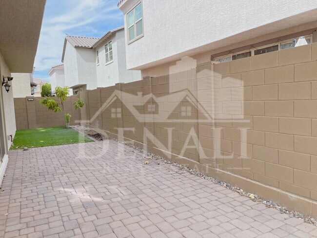 Building Photo - 17155 N 9th Pl