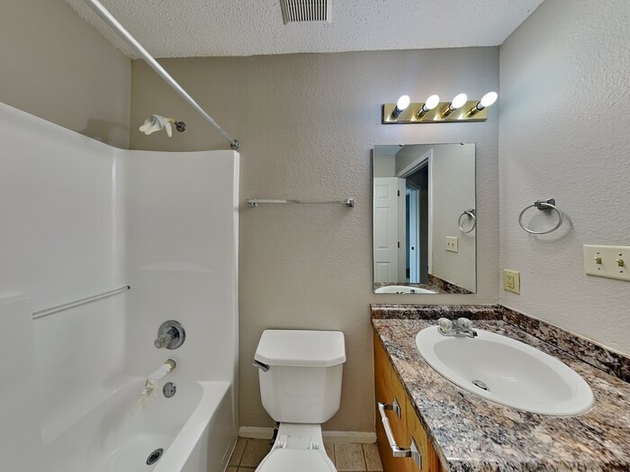 Building Photo - 10249 Draycott Ave