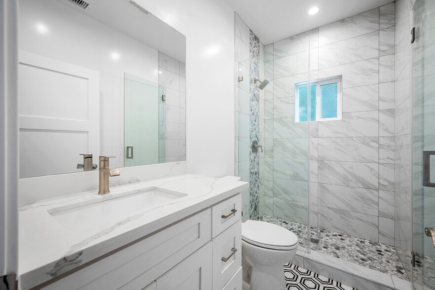 Building Photo - 13311 Wixom St