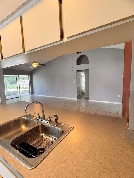 Building Photo - 2070 Sarah Louise Dr
