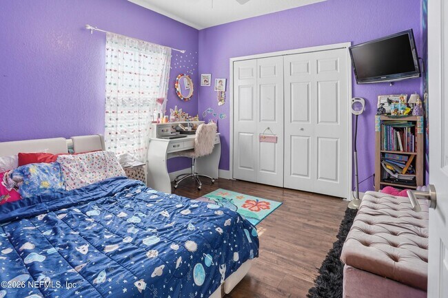 Building Photo - 450 La Travesia Flora