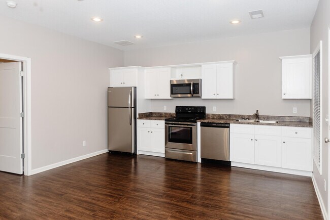 Building Photo - 1632 Miller Ave