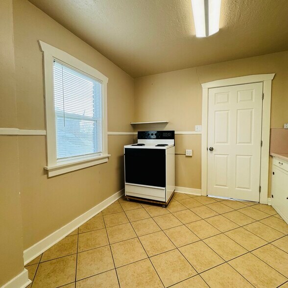 Building Photo - 732 S 900 E